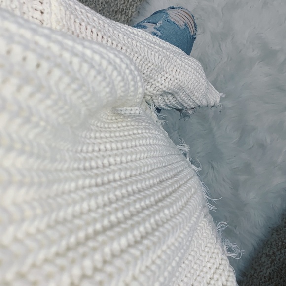 🆕 Sadie - Ivory Frayed Sweater - Picture 2 of 6